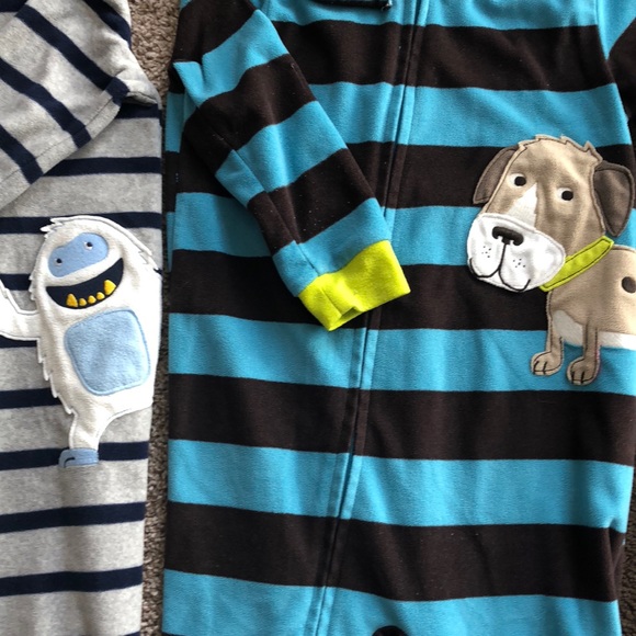 Carters 3T footed pjs - Picture 2 of 3
